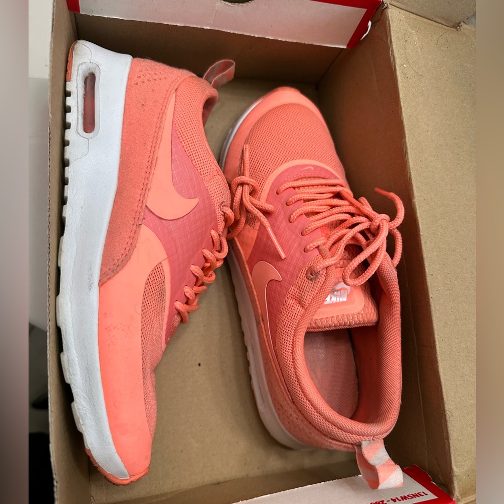 WMNS NIKE AIR MAX THEA (Size 6) - Picture 1 of 2